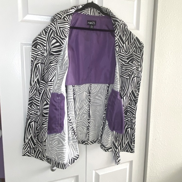 Rue21 XL Blk/Wh Jacket - Picture 4 of 9